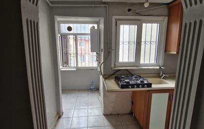 Beyoğlu 'nda sessiz ve huzurlu sokakta,ulaşıma yakın 2+1 Satılık