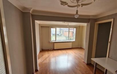 Beyoğlu 'nda sessiz ve huzurlu sokakta,ulaşıma yakın 2+1 Satılık