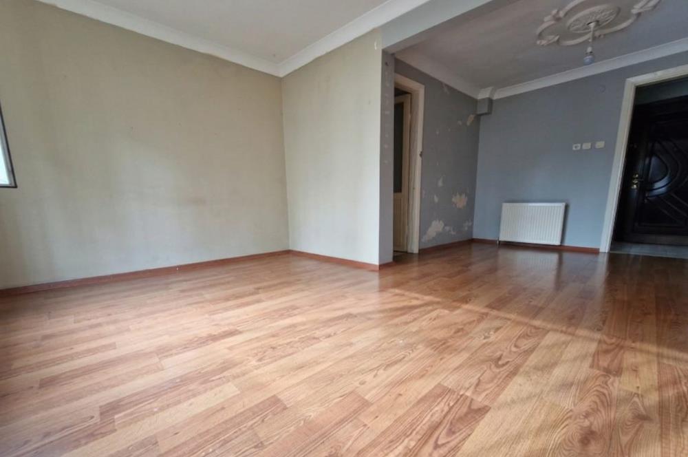 Beyoğlu 'nda sessiz ve huzurlu sokakta,ulaşıma yakın 2+1 Satılık