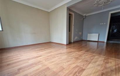 Beyoğlu 'nda sessiz ve huzurlu sokakta,ulaşıma yakın 2+1 Satılık