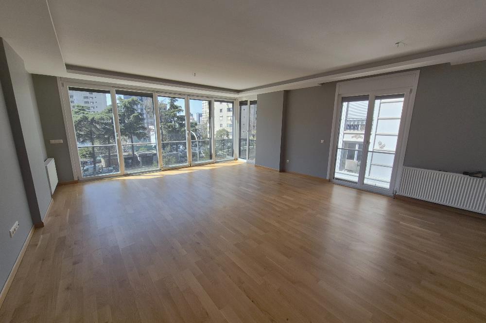 Suadiye Çamlı Sokak 2 Otoparklı, 45 m² Salonlu Geniş 3+1 Daire