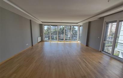 Suadiye Çamlı Sokak 2 Otoparklı, 45 m² Salonlu Geniş 3+1 Daire