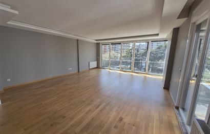 Suadiye Çamlı Sokak 2 Otoparklı, 45 m² Salonlu Geniş 3+1 Daire