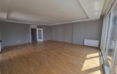 Suadiye Çamlı Sokak 2 Otoparklı, 45 m² Salonlu Geniş 3+1 Daire