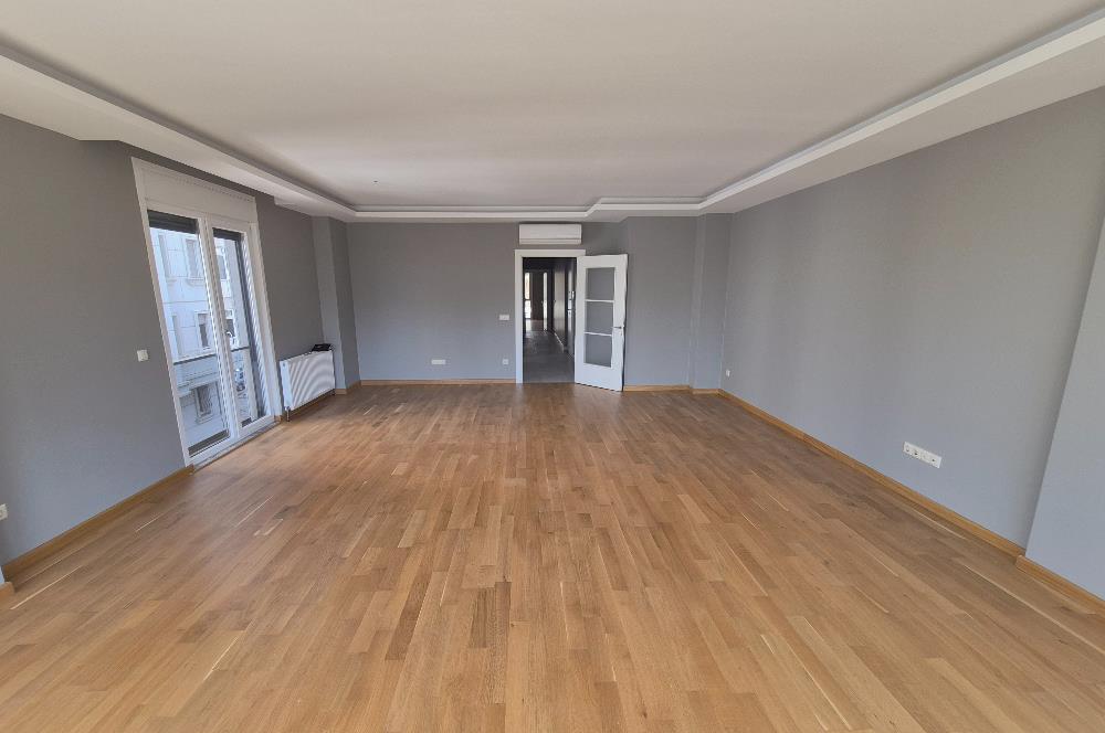 Suadiye Çamlı Sokak 2 Otoparklı, 45 m² Salonlu Geniş 3+1 Daire
