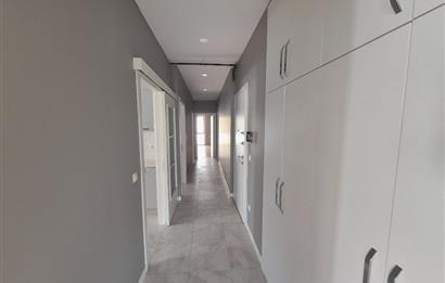 Suadiye Çamlı Sokak 2 Otoparklı, 45 m² Salonlu Geniş 3+1 Daire