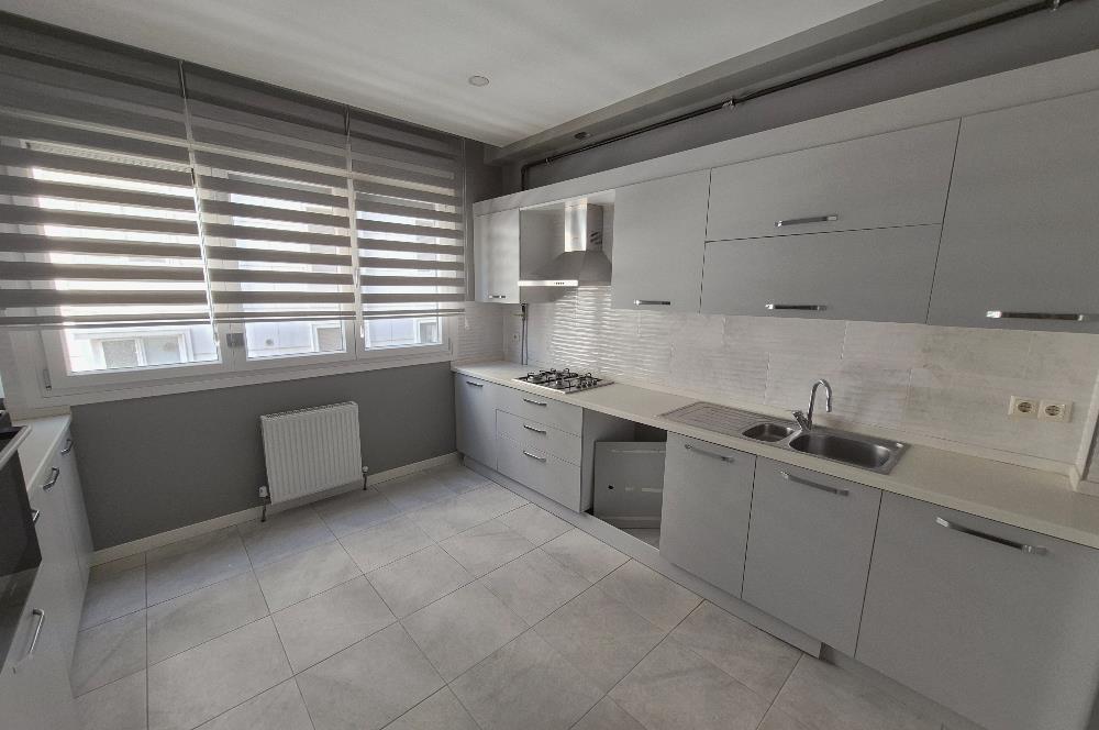 Suadiye Çamlı Sokak 2 Otoparklı, 45 m² Salonlu Geniş 3+1 Daire