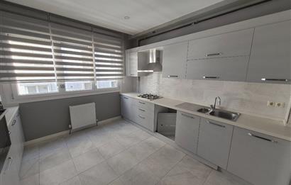 Suadiye Çamlı Sokak 2 Otoparklı, 45 m² Salonlu Geniş 3+1 Daire
