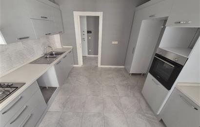 Suadiye Çamlı Sokak 2 Otoparklı, 45 m² Salonlu Geniş 3+1 Daire