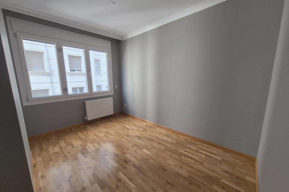 Suadiye Çamlı Sokak 2 Otoparklı, 45 m² Salonlu Geniş 3+1 Daire