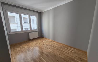 Suadiye Çamlı Sokak 2 Otoparklı, 45 m² Salonlu Geniş 3+1 Daire