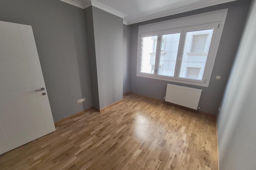 Suadiye Çamlı Sokak 2 Otoparklı, 45 m² Salonlu Geniş 3+1 Daire