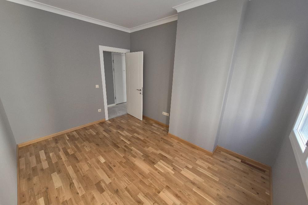 Suadiye Çamlı Sokak 2 Otoparklı, 45 m² Salonlu Geniş 3+1 Daire