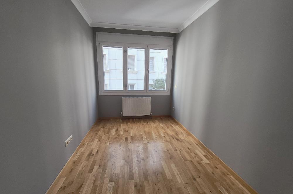 Suadiye Çamlı Sokak 2 Otoparklı, 45 m² Salonlu Geniş 3+1 Daire