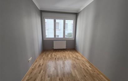 Suadiye Çamlı Sokak 2 Otoparklı, 45 m² Salonlu Geniş 3+1 Daire