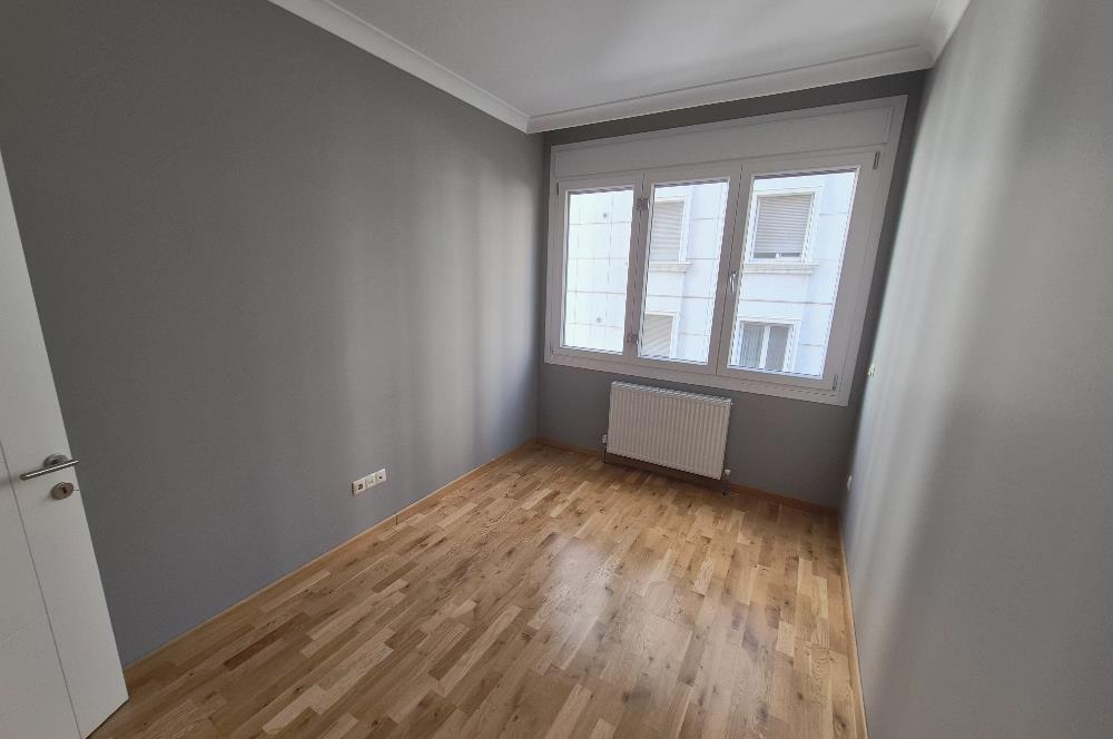 Suadiye Çamlı Sokak 2 Otoparklı, 45 m² Salonlu Geniş 3+1 Daire