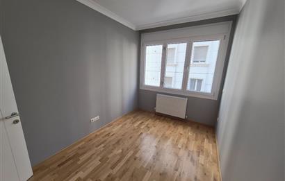 Suadiye Çamlı Sokak 2 Otoparklı, 45 m² Salonlu Geniş 3+1 Daire