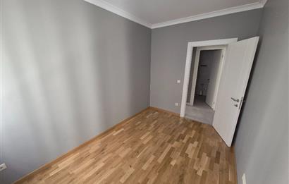 Suadiye Çamlı Sokak 2 Otoparklı, 45 m² Salonlu Geniş 3+1 Daire