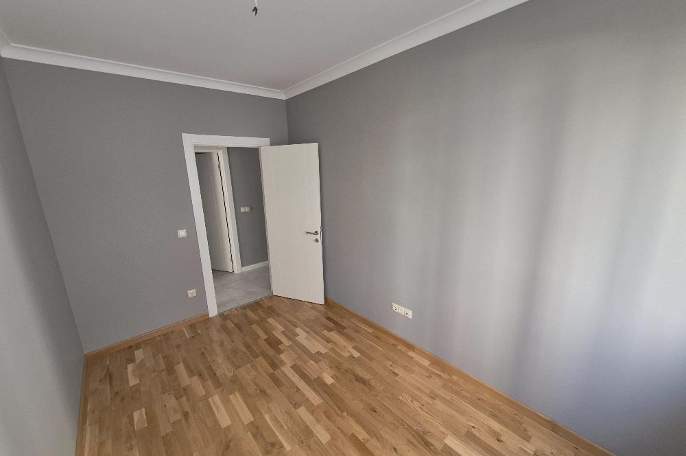Suadiye Çamlı Sokak 2 Otoparklı, 45 m² Salonlu Geniş 3+1 Daire