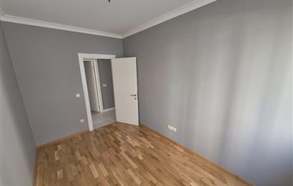 Suadiye Çamlı Sokak 2 Otoparklı, 45 m² Salonlu Geniş 3+1 Daire