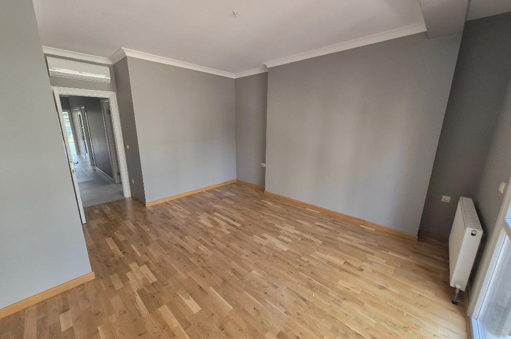 Suadiye Çamlı Sokak 2 Otoparklı, 45 m² Salonlu Geniş 3+1 Daire