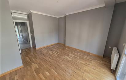Suadiye Çamlı Sokak 2 Otoparklı, 45 m² Salonlu Geniş 3+1 Daire