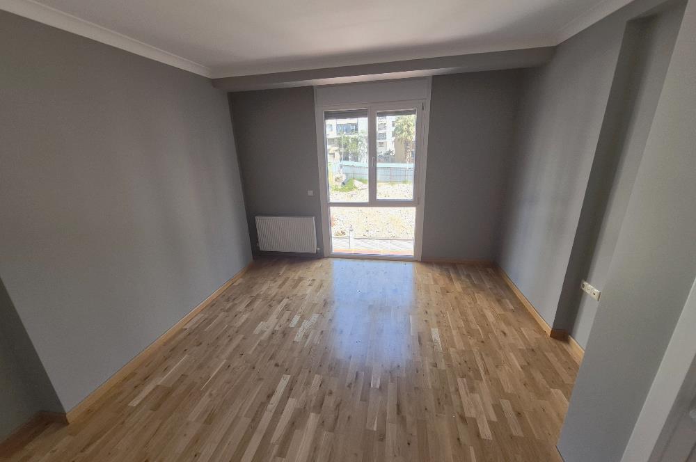 Suadiye Çamlı Sokak 2 Otoparklı, 45 m² Salonlu Geniş 3+1 Daire