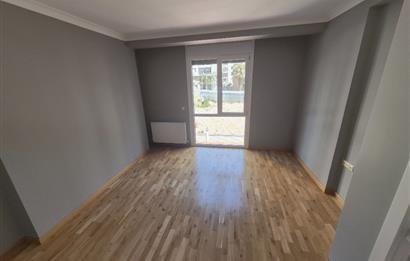 Suadiye Çamlı Sokak 2 Otoparklı, 45 m² Salonlu Geniş 3+1 Daire