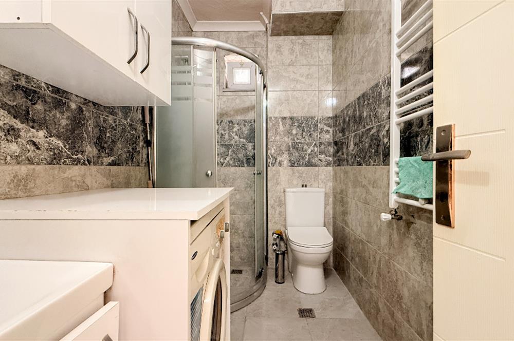 ALTIEYLÜL FEN LİSESİ YANI SATILIK 1+1