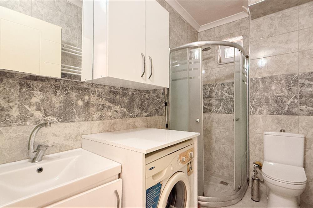 ALTIEYLÜL FEN LİSESİ YANI SATILIK 1+1