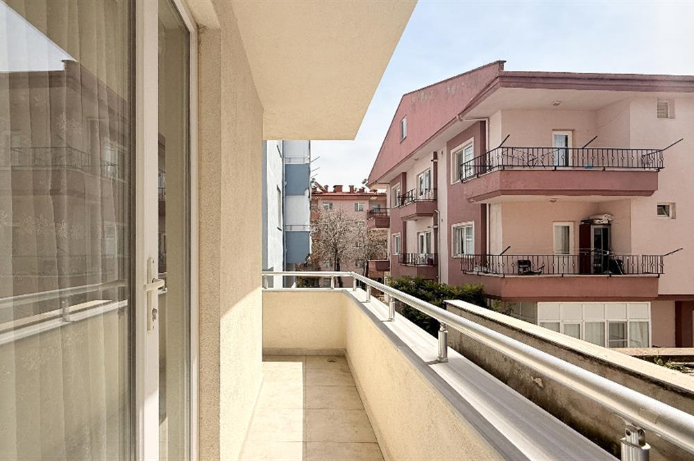 ALTIEYLÜL FEN LİSESİ YANI SATILIK 1+1