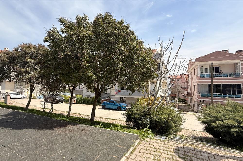 ALTIEYLÜL FEN LİSESİ YANI SATILIK 1+1