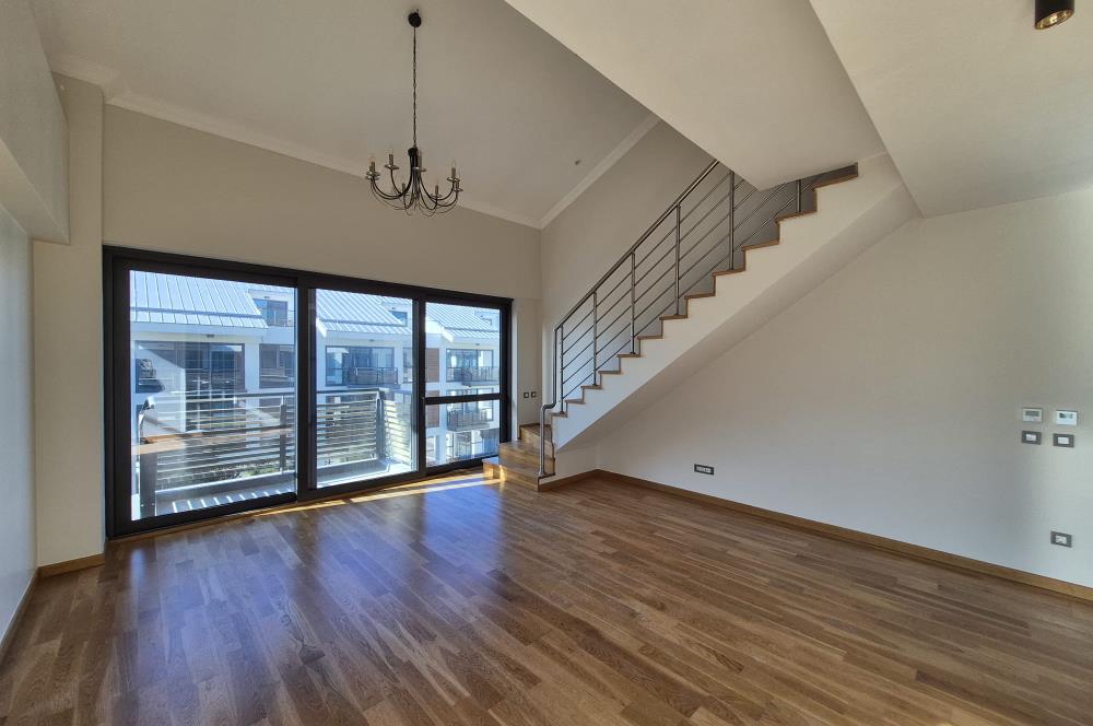 Zekeriyaköy Work&Live | 3+1Teraslı Çatı Dubleks 