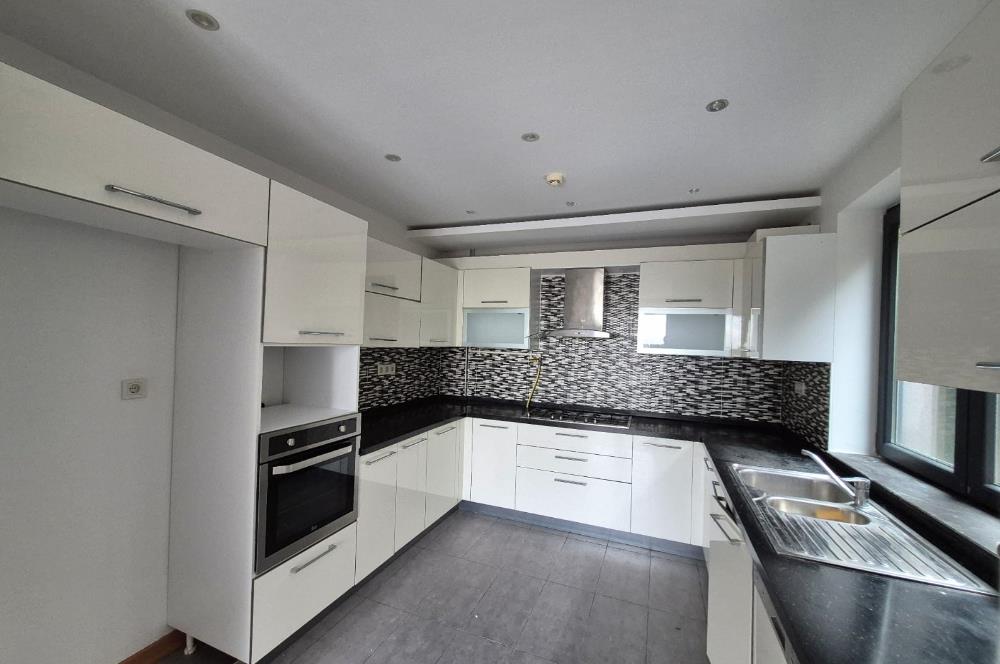 3+1 Panoramik Deniz Manzaralı, Havuz Cepheli Bahçe Dubleksi