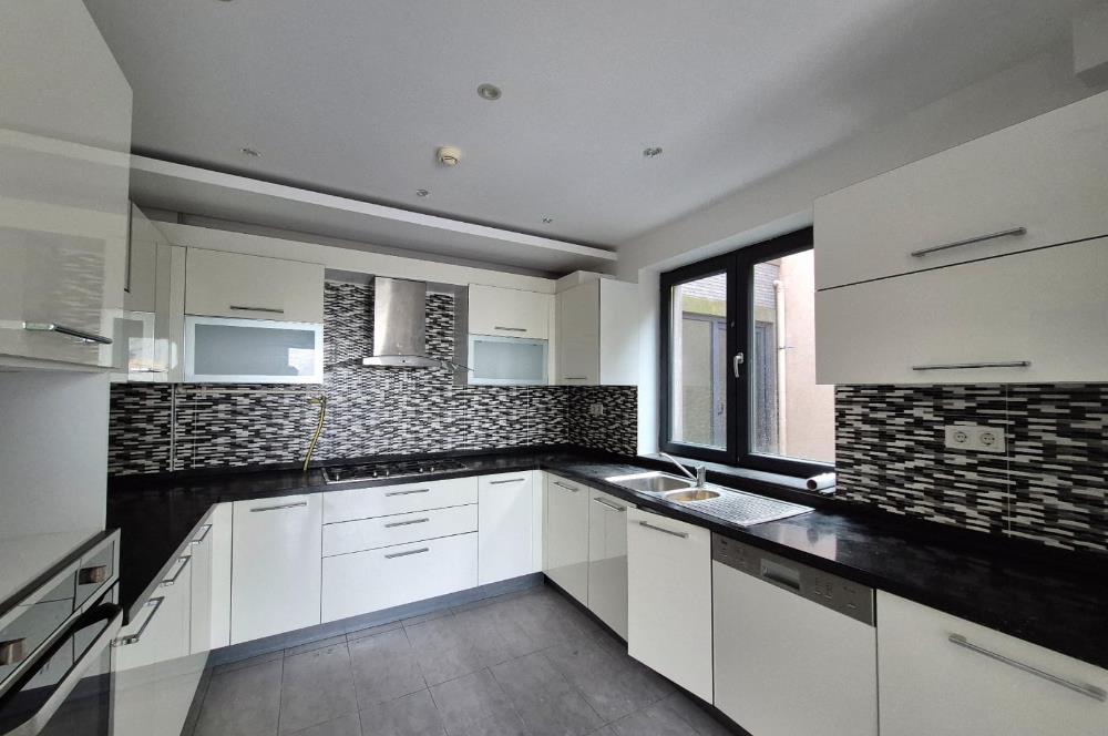 3+1 Panoramik Deniz Manzaralı, Havuz Cepheli Bahçe Dubleksi