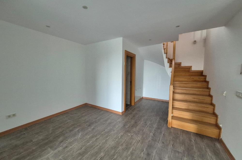 3+1 Panoramik Deniz Manzaralı, Havuz Cepheli Bahçe Dubleksi