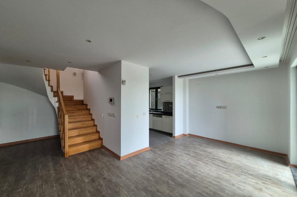 3+1 Panoramik Deniz Manzaralı, Havuz Cepheli Bahçe Dubleksi