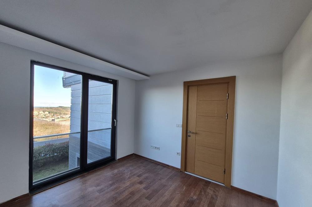 3+1 Panoramik Deniz Manzaralı, Havuz Cepheli Bahçe Dubleksi