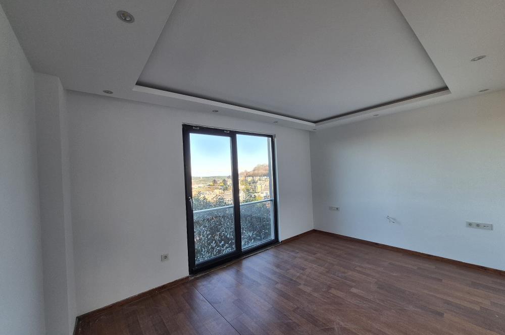 3+1 Panoramik Deniz Manzaralı, Havuz Cepheli Bahçe Dubleksi