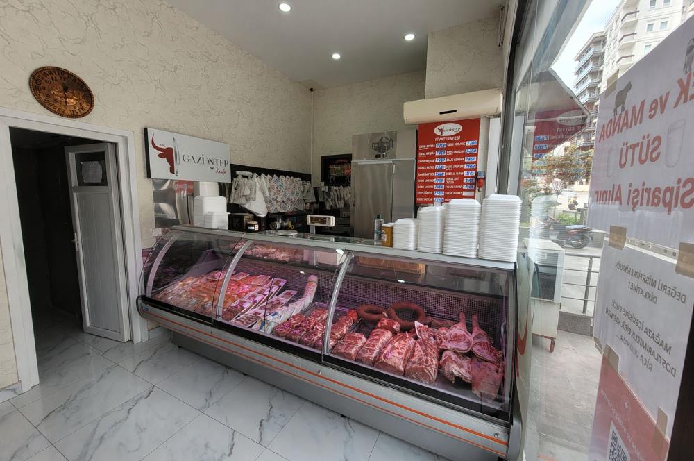 KADIKÖY GÖZTEPE MAH. MERKEZİ KONUMDA KİRACILI SATILIK DÜKKAN