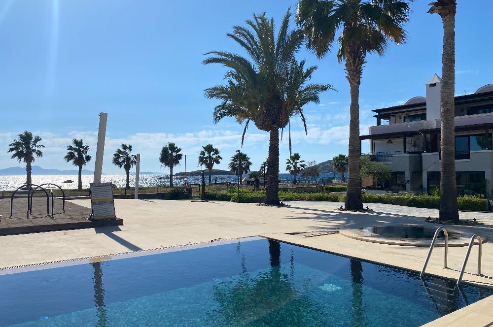 Denize Sıfır Havuzlu Site İçinde Kum Plaj Kullanımlı Kiralık Deniz Manzaralı Bahçe Katı Eşyalı Daire