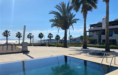 Denize Sıfır Havuzlu Site İçinde Kum Plaj Kullanımlı Kiralık Deniz Manzaralı Bahçe Katı Eşyalı Daire