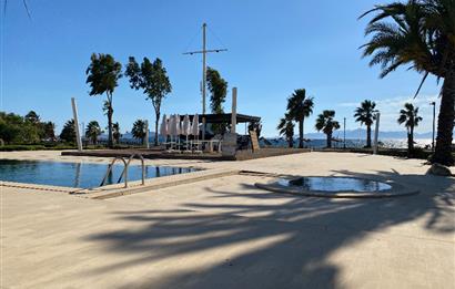 Denize Sıfır Havuzlu Site İçinde Kum Plaj Kullanımlı Kiralık Deniz Manzaralı Bahçe Katı Eşyalı Daire