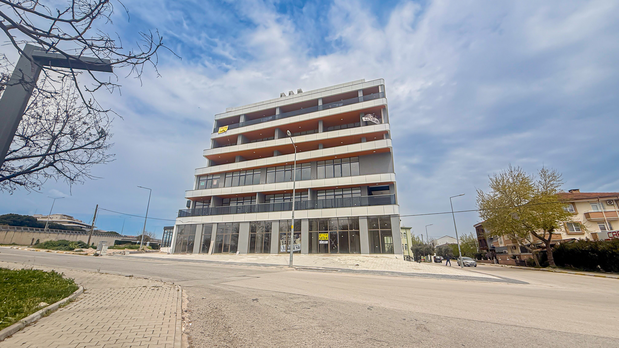 Balıkesir'de Ticaretin Merkezinde 46Mt Cepheli,Prestijli Kiralık