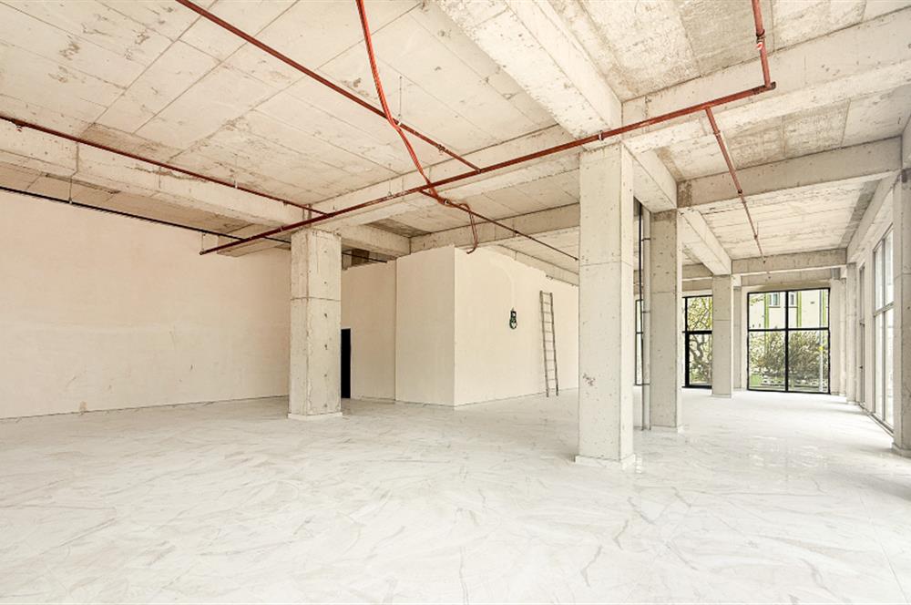 Balıkesir'de Ticaretin Merkezinde 46Mt Cepheli,Prestijli Kiralık