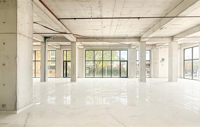 Balıkesir'de Ticaretin Merkezinde 46Mt Cepheli,Prestijli Kiralık