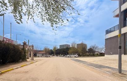 Balıkesir'de Ticaretin Merkezinde 46Mt Cepheli,Prestijli Kiralık