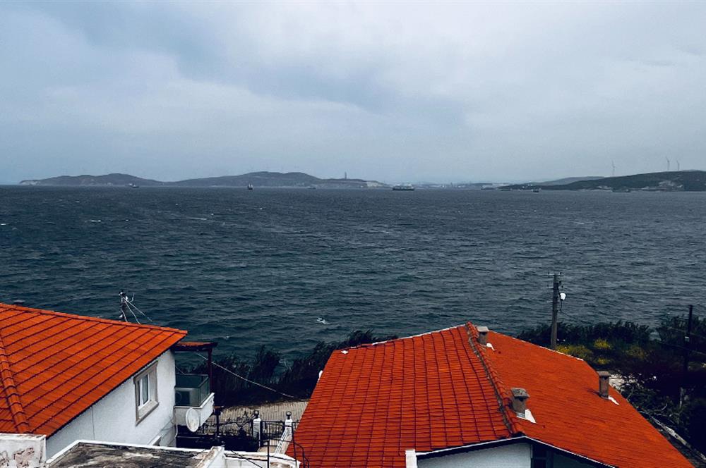 Yeni Foça Petra Koyu'nda Deniz Manzaralı Kiralık 3+1 Villa