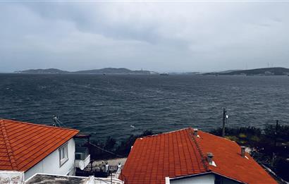 Yeni Foça Petra Koyu'nda Deniz Manzaralı Kiralık 3+1 Villa