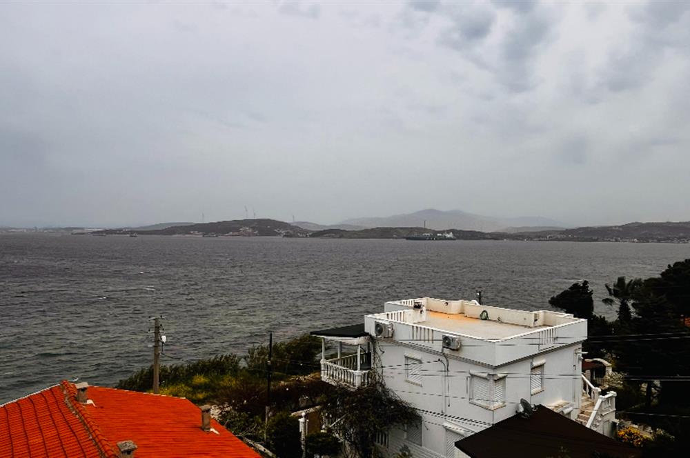 Yeni Foça Petra Koyu'nda Deniz Manzaralı Kiralık 3+1 Villa